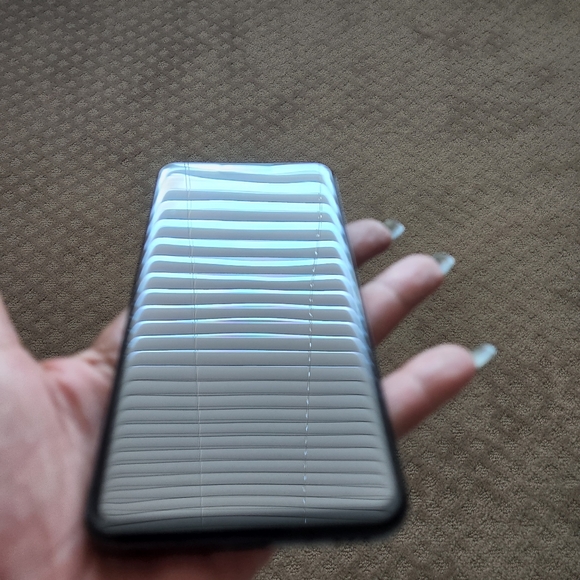 LG G8THIN Q - Picture 2 of 4